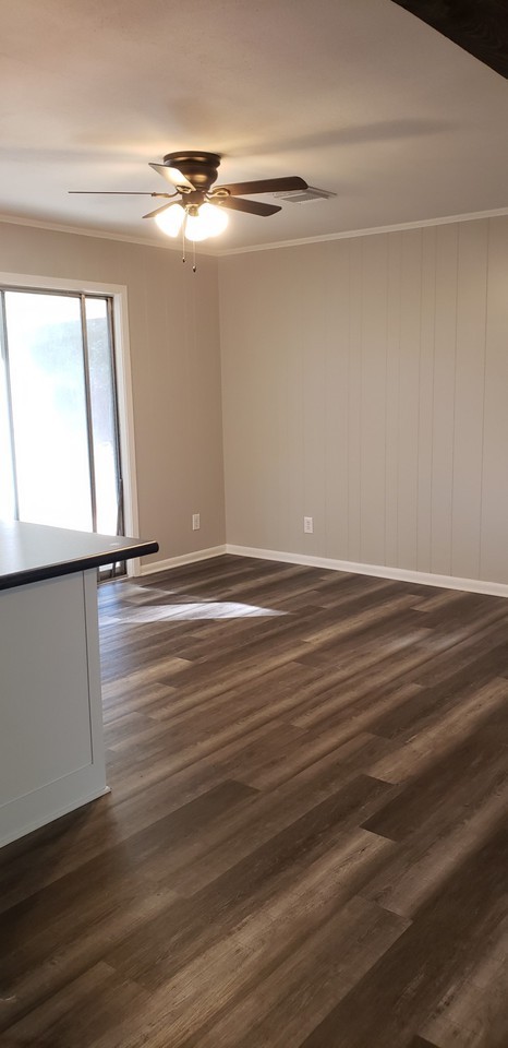 104 Humble Circle - Photo 3 of 12