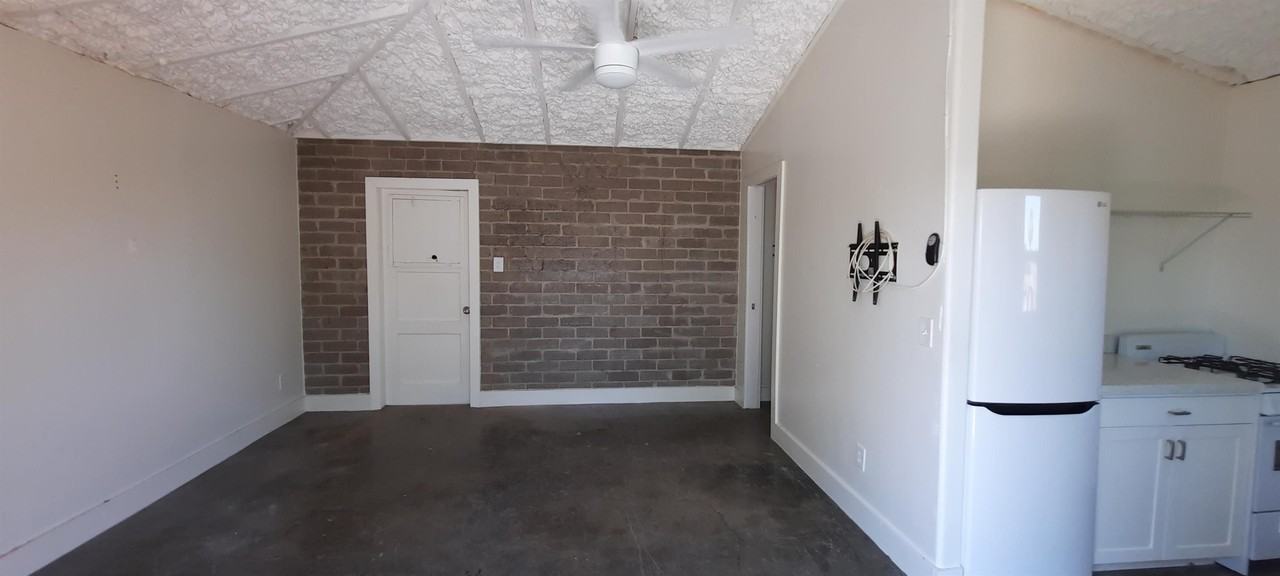 1804 W Roma Ave. - Guest House - Photo 4 of 10