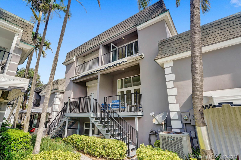 1194 Hillsboro Mile #8