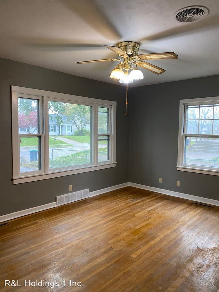 328 N Lincoln Ave - Photo 2 of 10