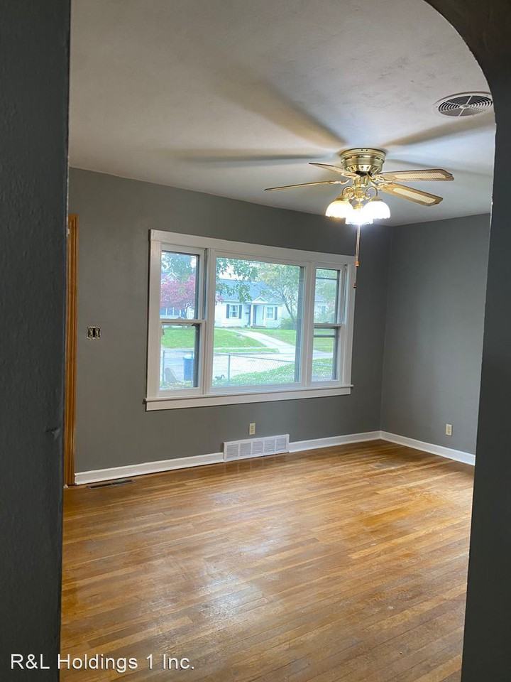 328 N Lincoln Ave - Photo 3 of 10