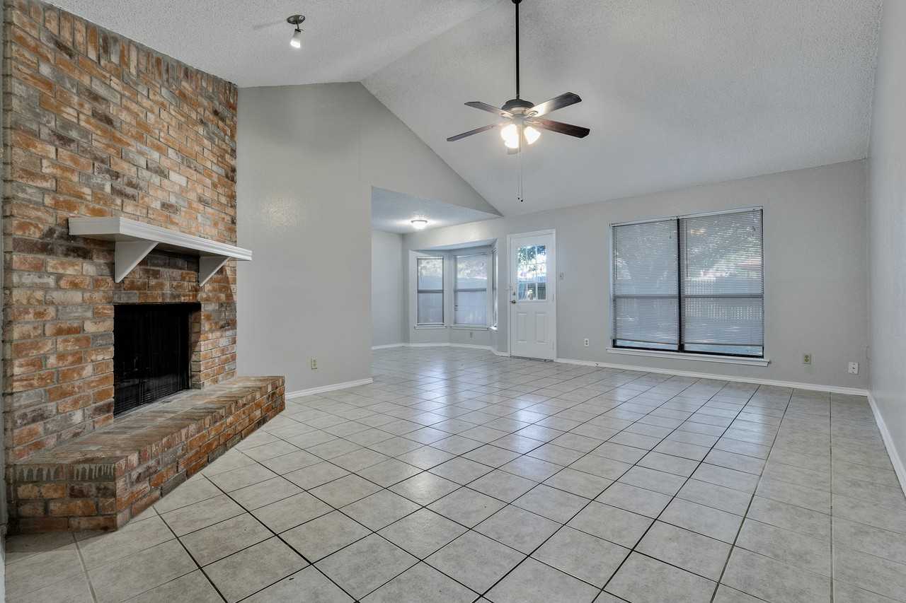 1072 Westcliff Ave - Photo 3 of 15