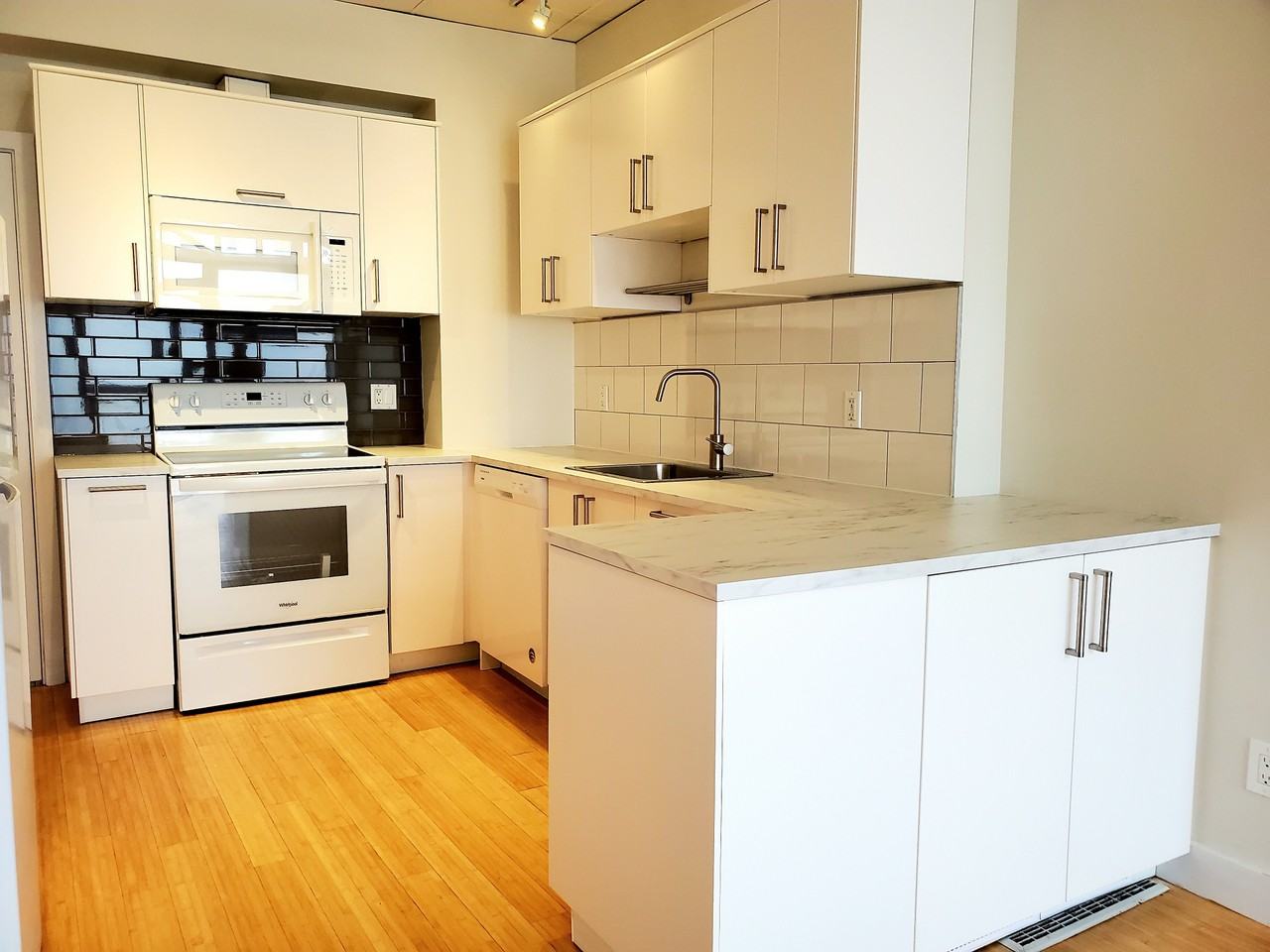 214 Greenwood Ave - Photo 3 of 10