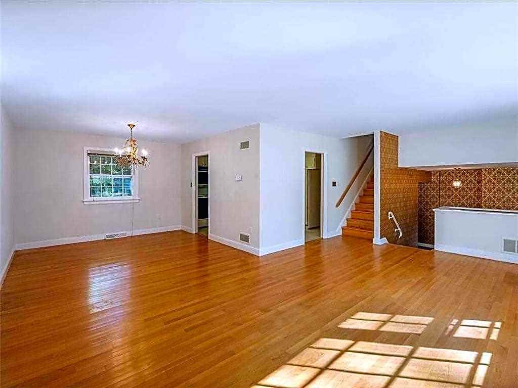 7702 Anoka Rd - Photo 3 of 10