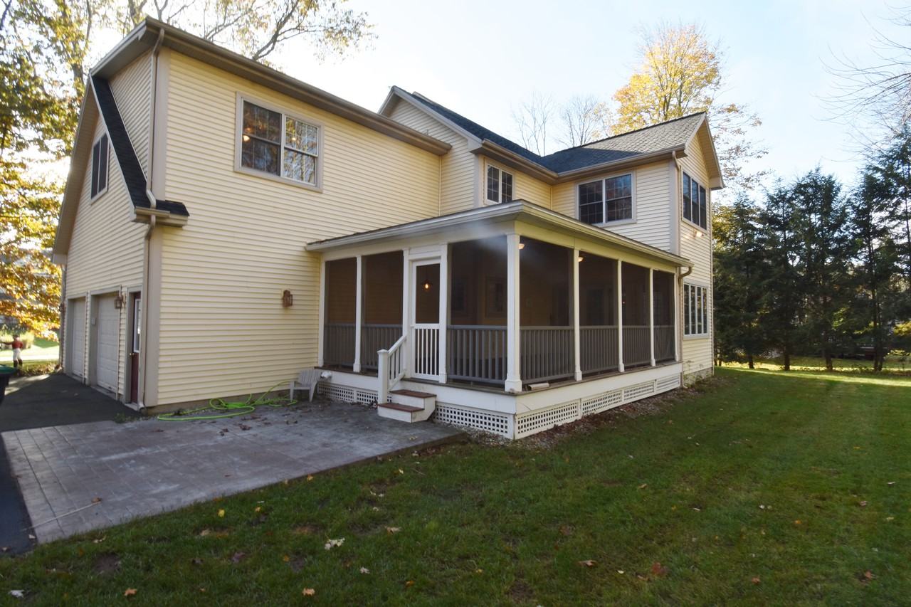 10 Sweetbriar Drive - Photo 2 of 34