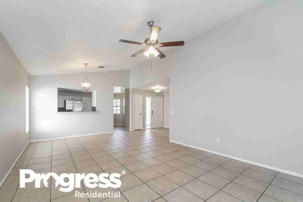 13106 Los Angeles Woods Ln - Photo 3 of 16