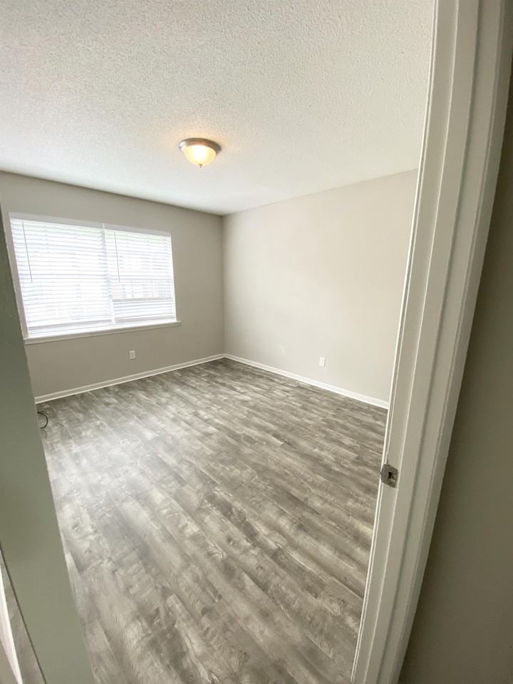 2044 High School Rd #2044D - Photo 2 of 22