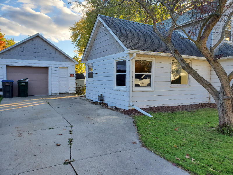 215 Milwaukee St - Photo 2 of 29