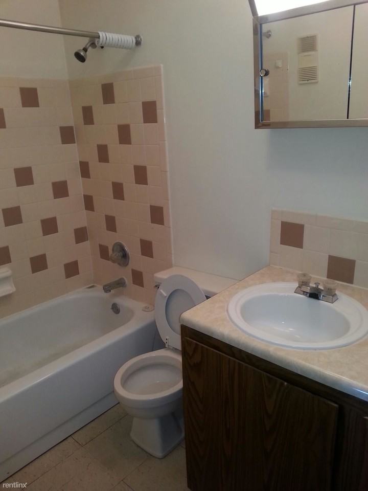 725 Moull St - Photo 2 of 9