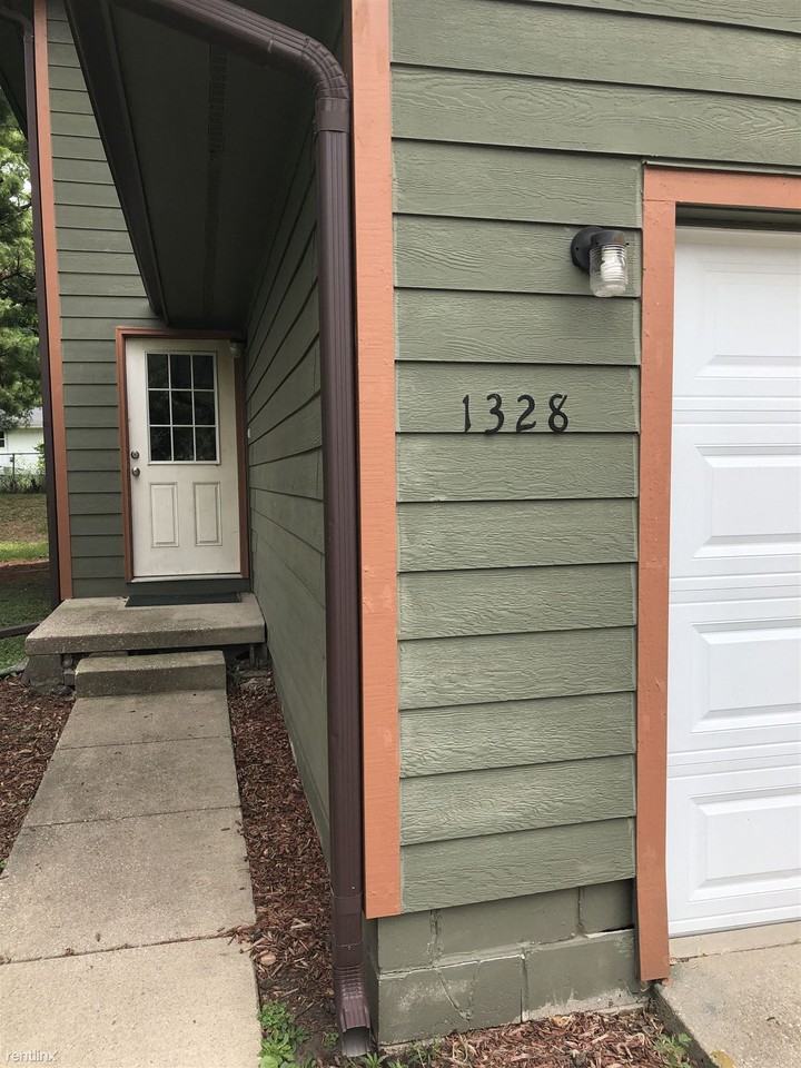 1328 Woodstock Ave - Photo 2 of 9