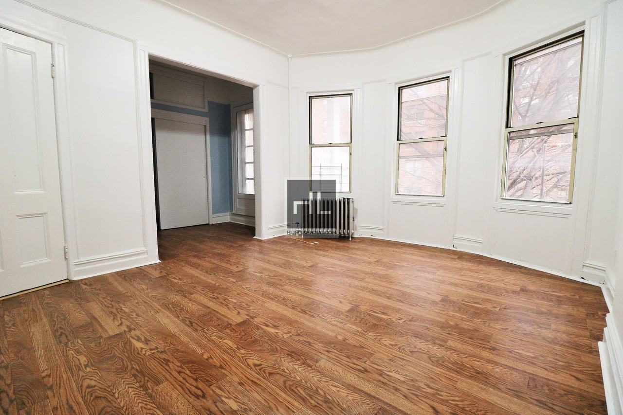 596 E 7th St #2 - Photo 3 of 17