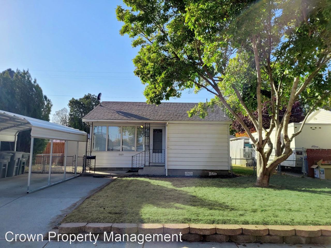 1323 Tunis Ave - Photo 2 of 18