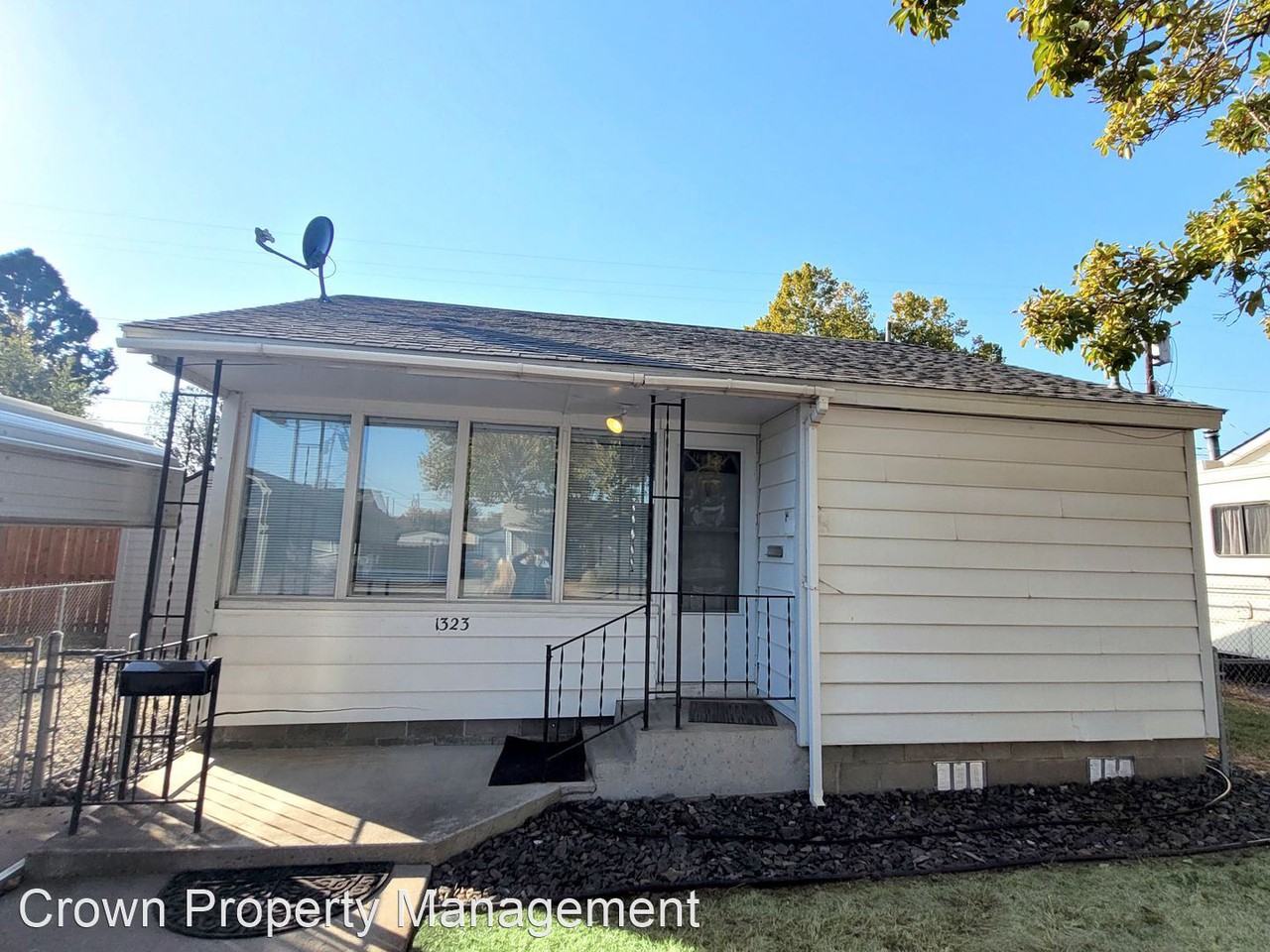1323 Tunis Ave - Photo 3 of 18