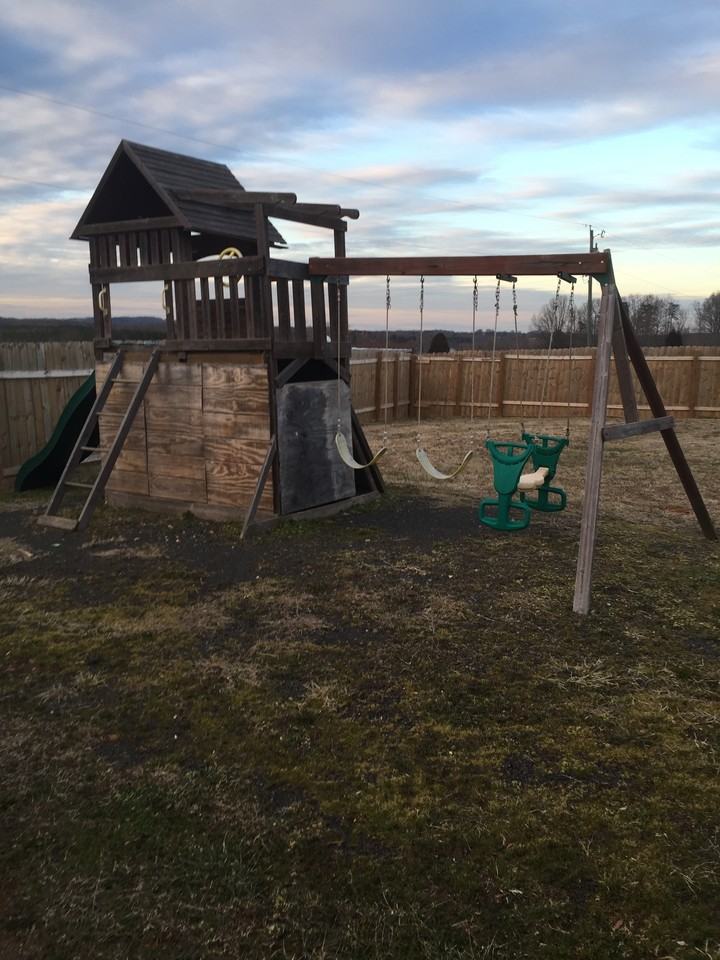 1197 Hunters Ln - Photo 2 of 16
