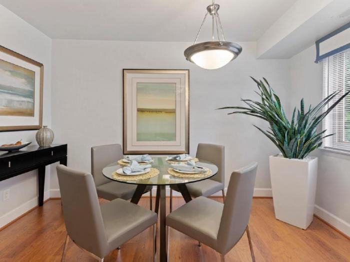 2529 Chain Bridge Rd - Photo 3 of 20