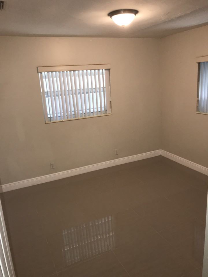 1306 South 29th Avenue - Photo 4 of 16