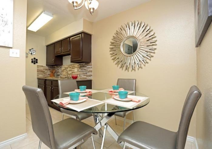 6230 Gulfton St - Photo 2 of 12