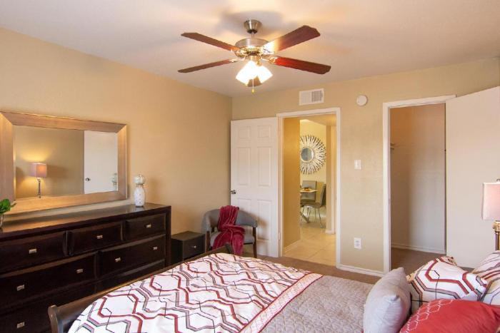 6230 Gulfton St - Photo 3 of 12