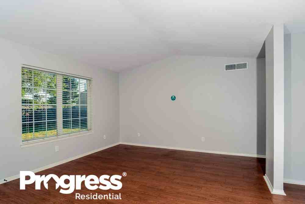 4604 Loma Del Rey Cir - Photo 3 of 21