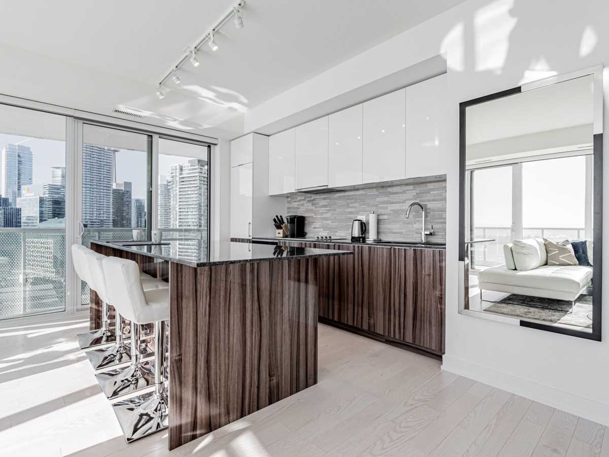 15 Queens Quay East #3303