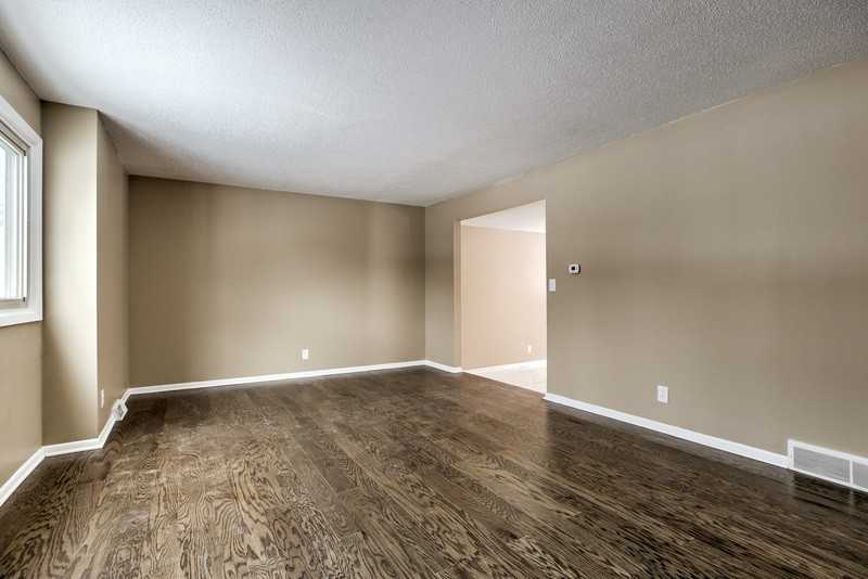 939 S 153rd St - Photo 3 of 25