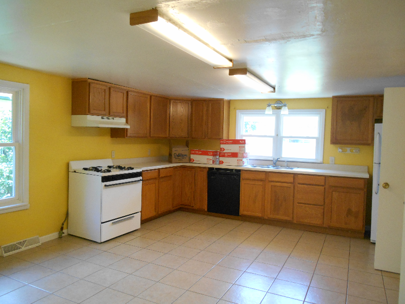 1005 W 6th St - Photo 3 of 10