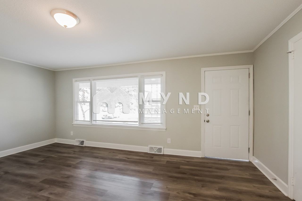 1701 Secrest Shortcut Rd - Photo 2 of 17