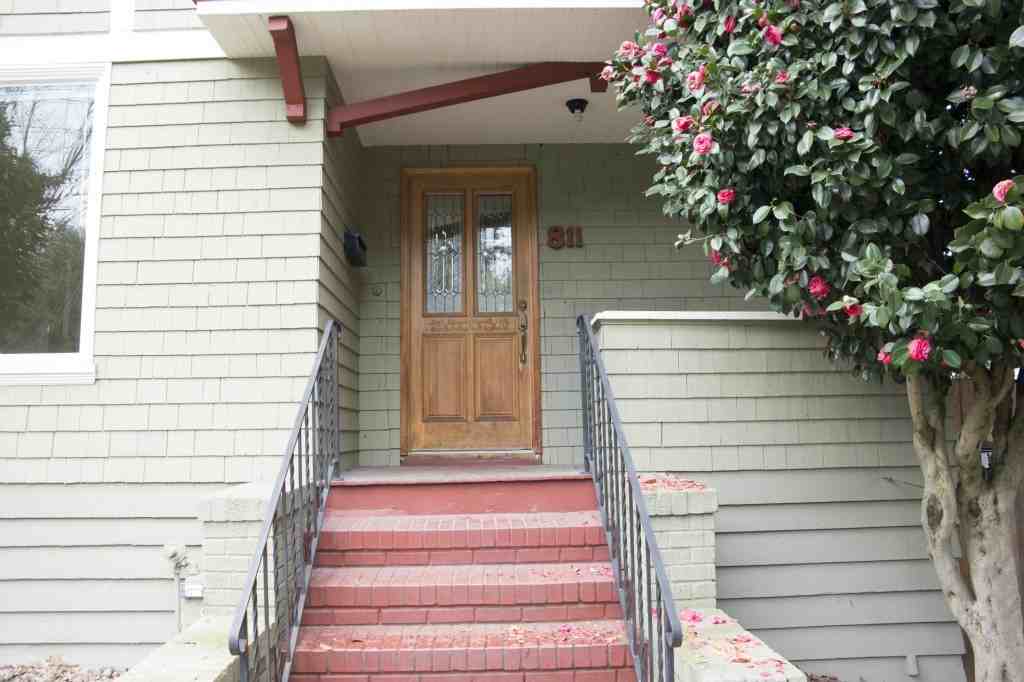811 Martin Luther King Jr Way - Photo 3 of 25