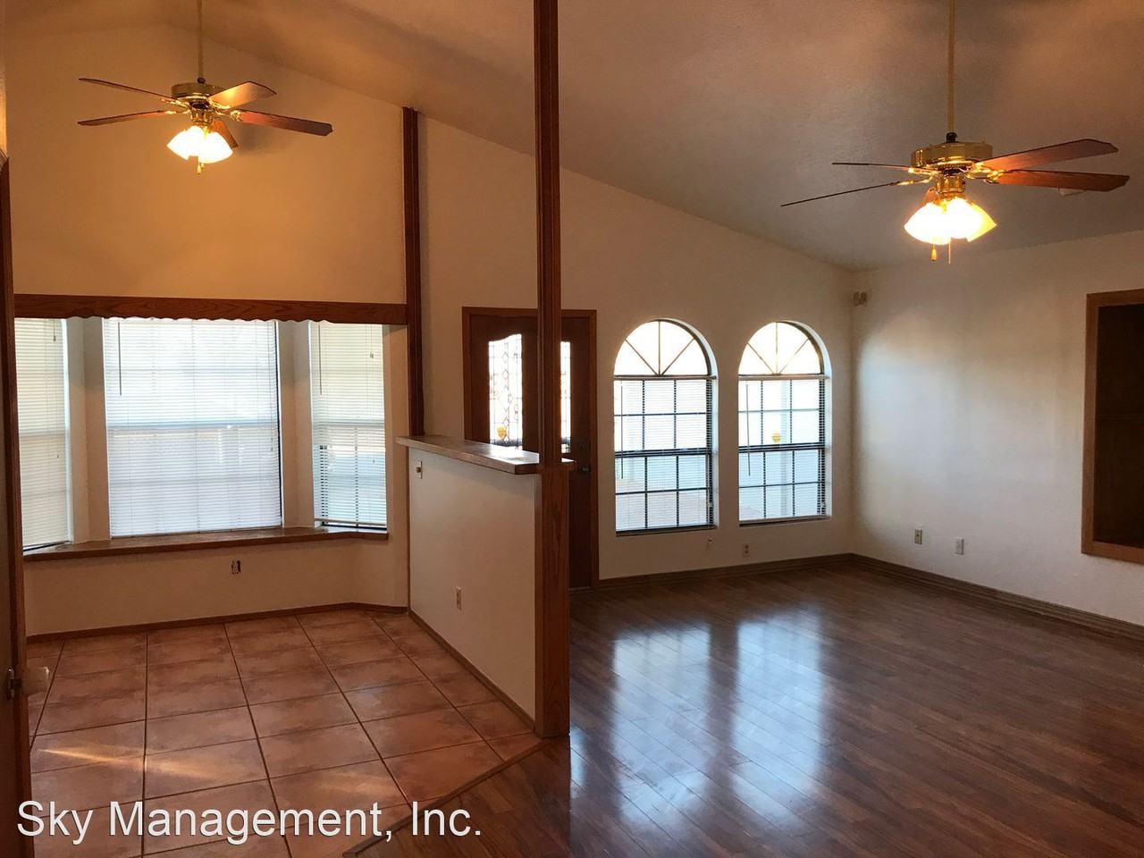 614 1/2 Noble Pl Ne - Photo 2 of 39