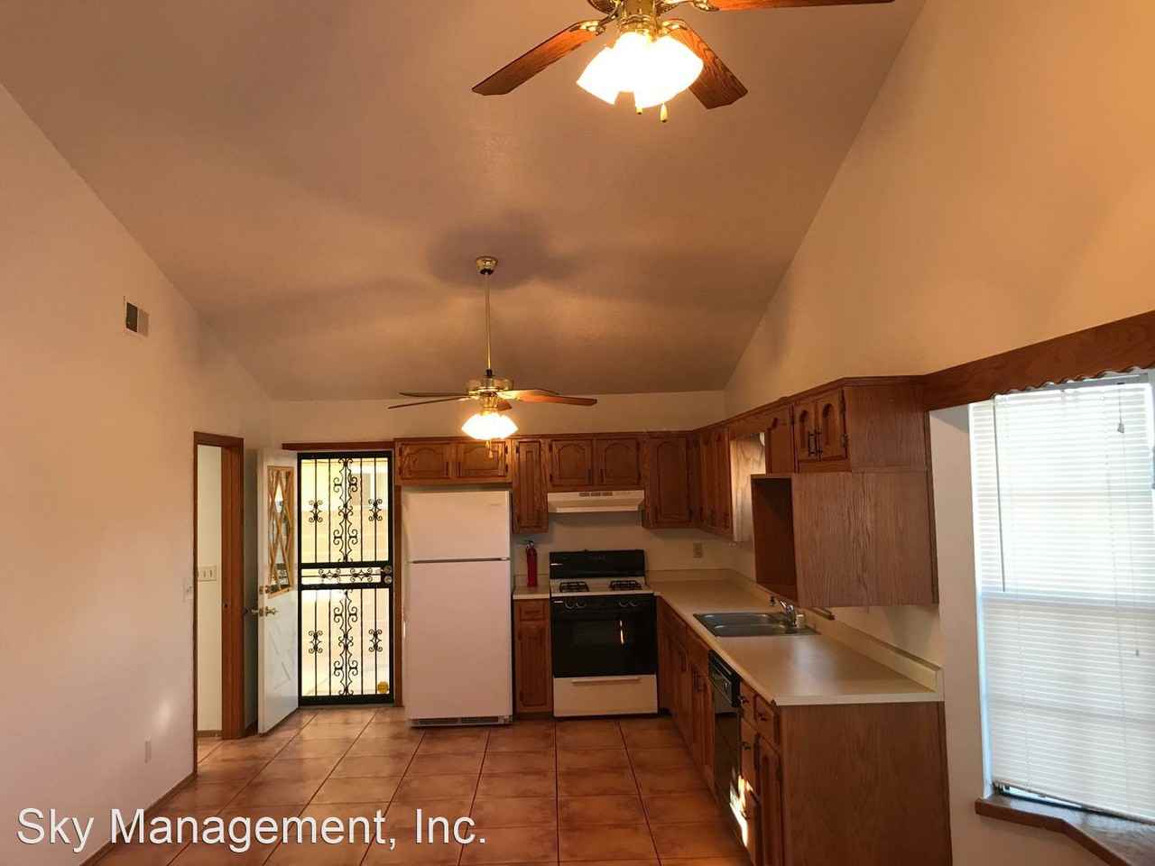 614 1/2 Noble Pl Ne - Photo 3 of 39