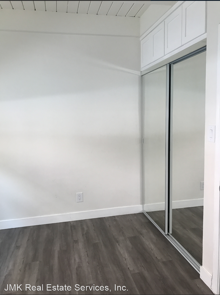 6061 Franklin Avenue - Photo 3 of 13