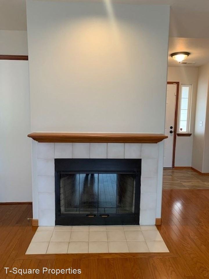 1127 58th Pl Sw - Photo 3 of 22