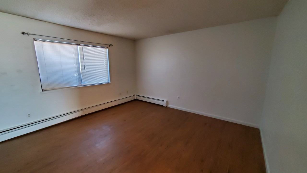 2938 Sheridan Ave - Photo 2 of 13