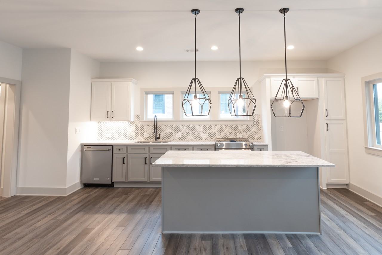 615 King Arnold St - Photo 3 of 17