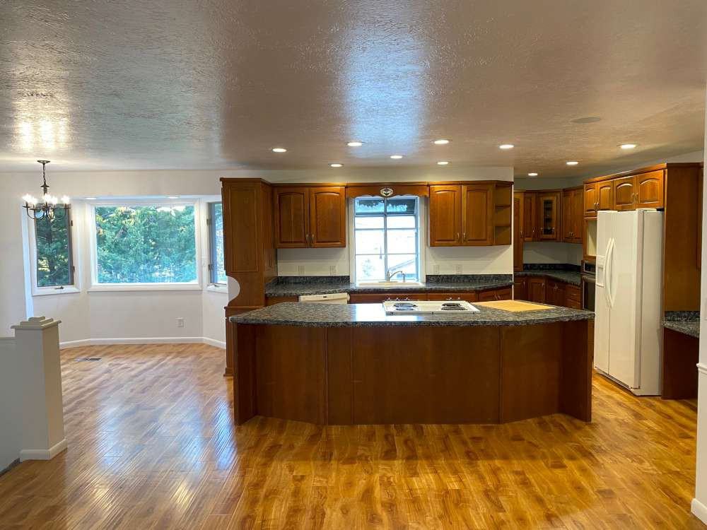 1093 Lamplighter Dr - Photo 3 of 20