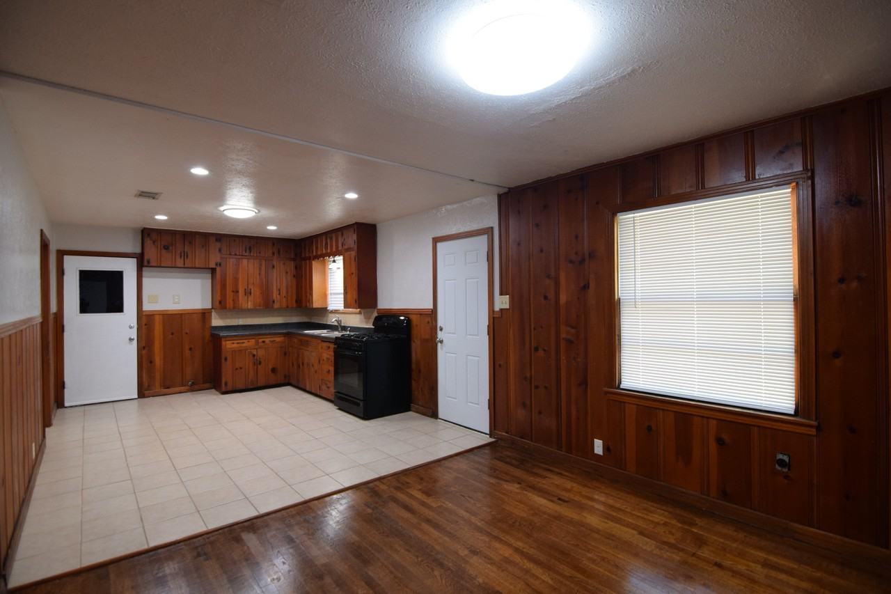1417 Live Oak Dr - Photo 3 of 19