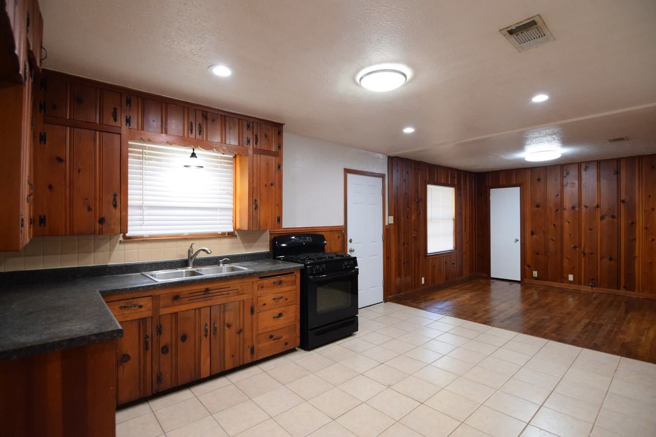 1417 Live Oak Dr - Photo 6 of 19
