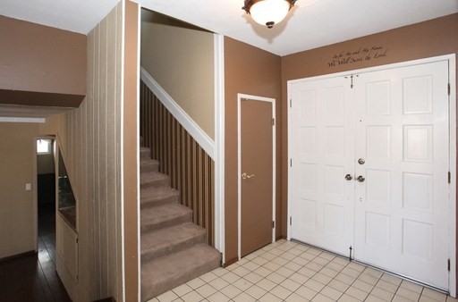 733 Hathaway Ct - Photo 2 of 19