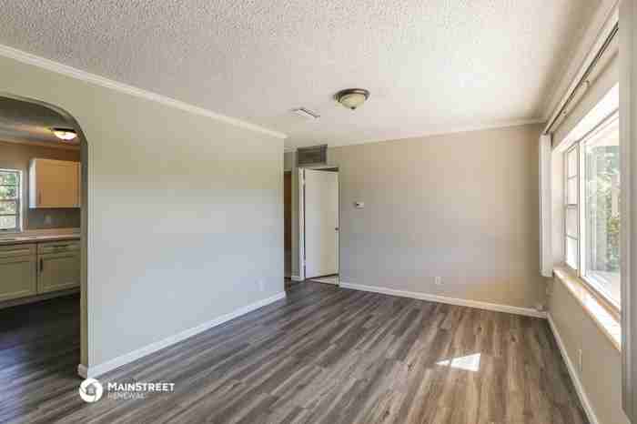 351 Ne 58th Ct - Photo 3 of 16