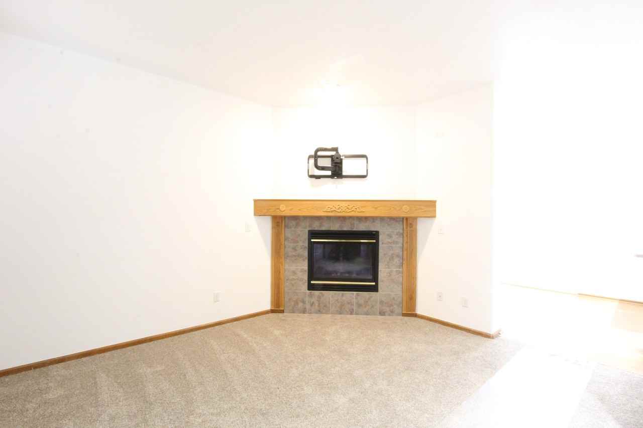 7520 W Coal Mine Ave - Photo 2 of 10