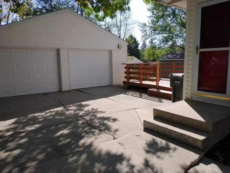318 Rockwell Ave - Photo 3 of 34