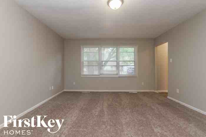 320 Strawberry Ln - Photo 3 of 15
