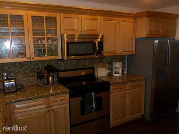 458 SE 14th St #458 - Photo 3 of 23