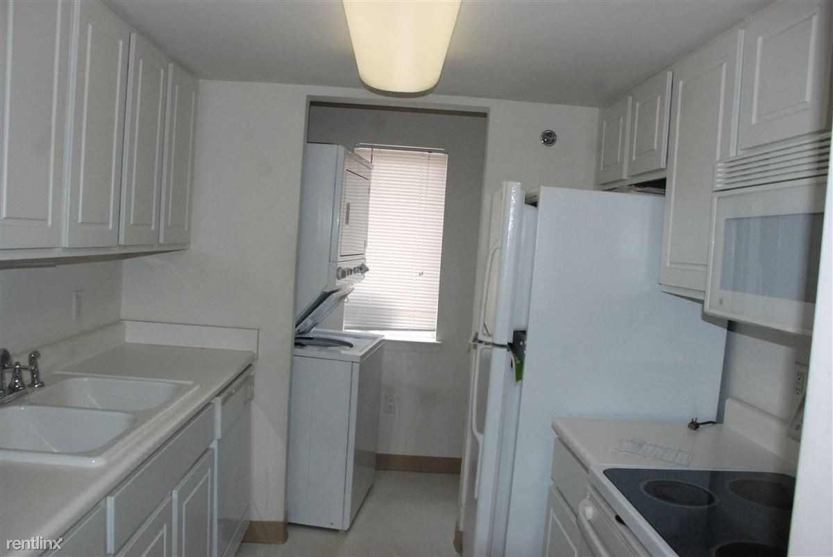 Walton Pond 3BR Condo - Auburn Hills/N Pontiac - Photo 2 of 10