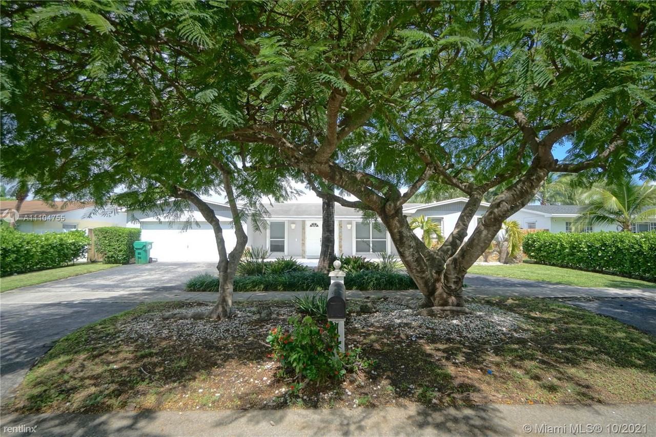 8101 Sw 198th St - Photo 2 of 8