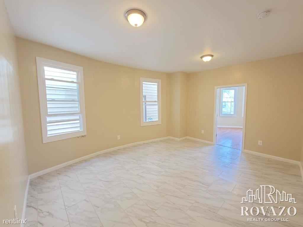 384 21st St - Photo 3 of 8