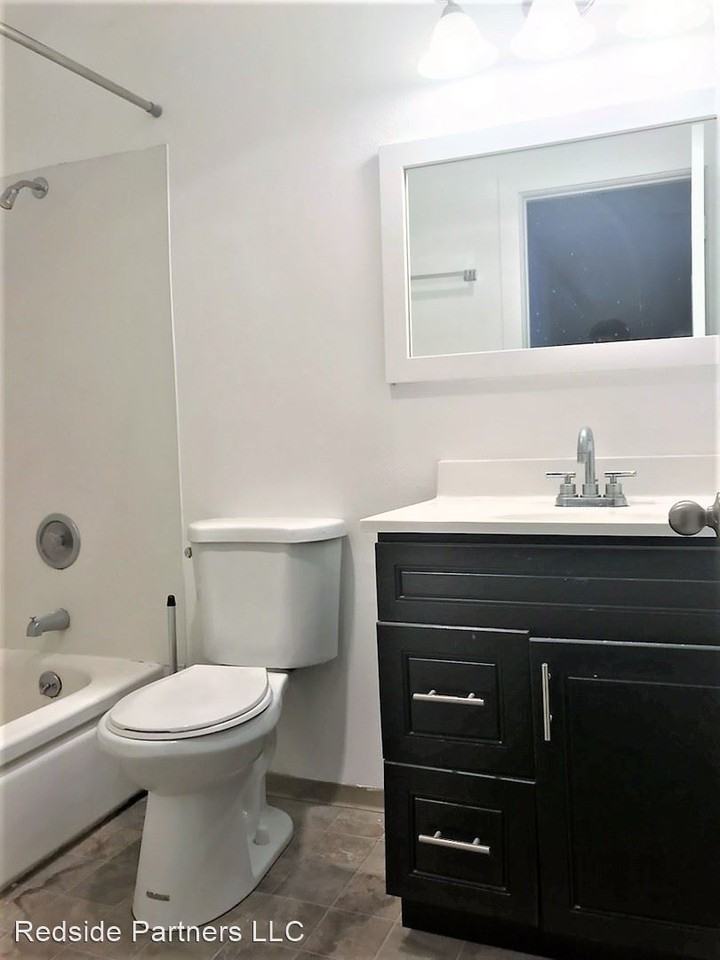 University District Heights - Photo 4 of 17