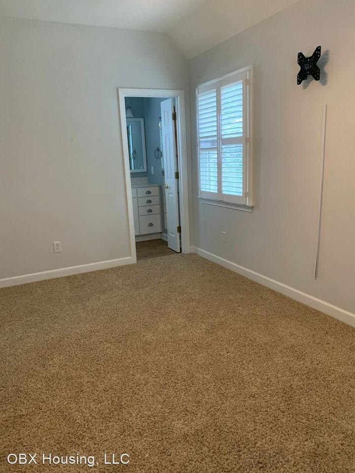 3307 S Linda Ln - Photo 3 of 6