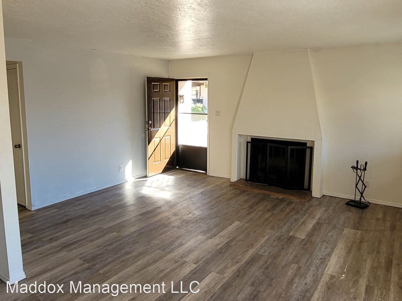 6035 Mckinney Dr Ne - Photo 2 of 15
