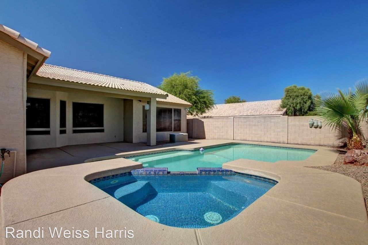 673 S Peppertree Dr - Photo 3 of 24